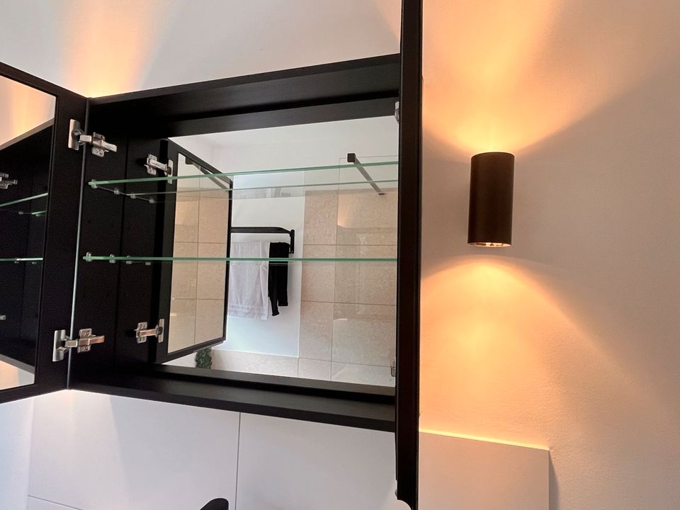 Badspiegelschrank 75x65cm schwarz in Solingen