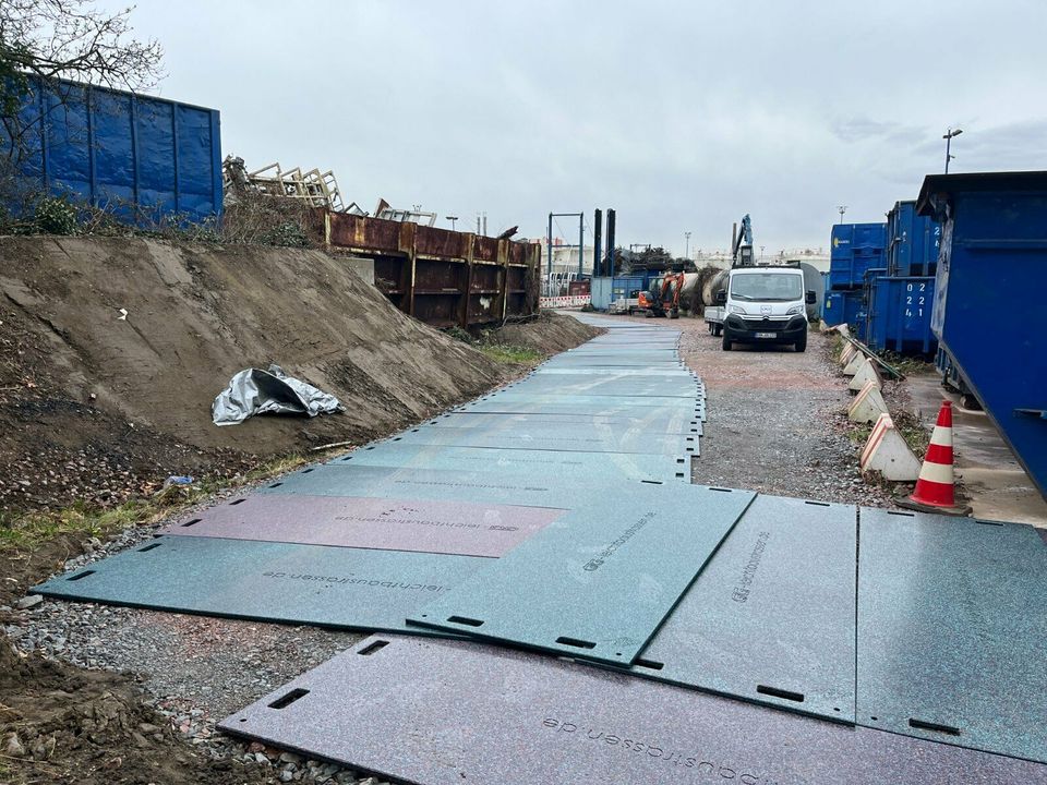 Fahrstraße Baustraße Kunststoffplatten Überfahrplatten Mieten in Bocholt