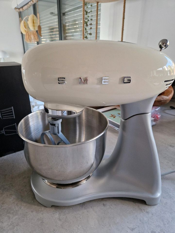 Smeg Küchenmaschine creme in Betzdorf