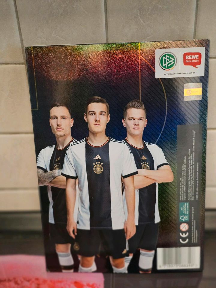 Offizielles DFB Sammelalbum 2022 in Solingen