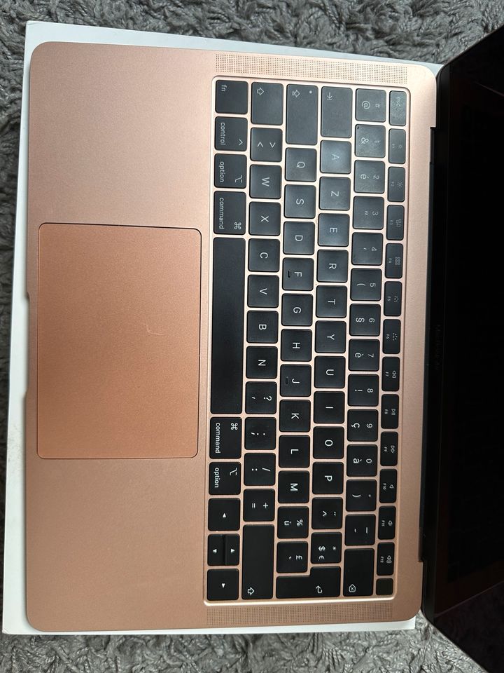 MacBook Rosegold 13.3/1.6GHz/8GB/12GB ( Retina, 13-inch, 2020) in Perl