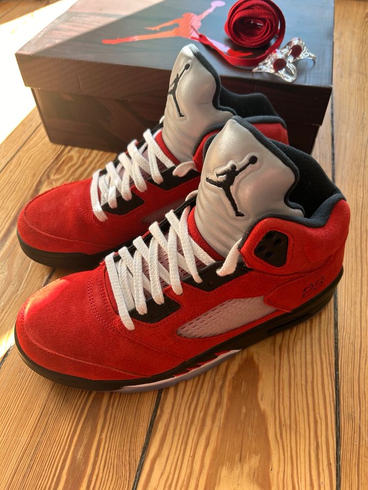 Nike Air Jordan 5 Retro Raging Bull Gr.43 in Hamburg