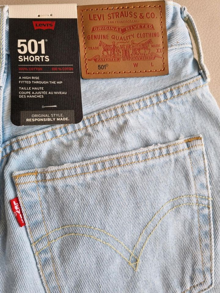 Levis 501 Jeans Shorts 24 Neu mit Etikett in Augsburg