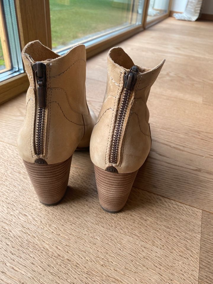 Ugg Schuhe , Stiefeletten Gr.41 in Bremervörde