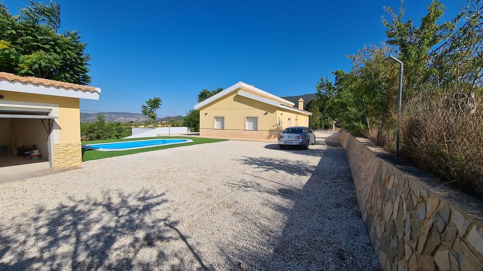 Renoviertes Landhaus in Monovar (Alicante) mit 5 Schlafzimmern, Pool und Garage, nur 45 Minuten vom Strand entfernt, Costa Blanca / Spanien in Oyten