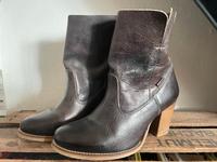 Schwarze Leder Stiefeletten mit Absatz von Levi’s Größe 37 Hessen - Ober-Mörlen Vorschau