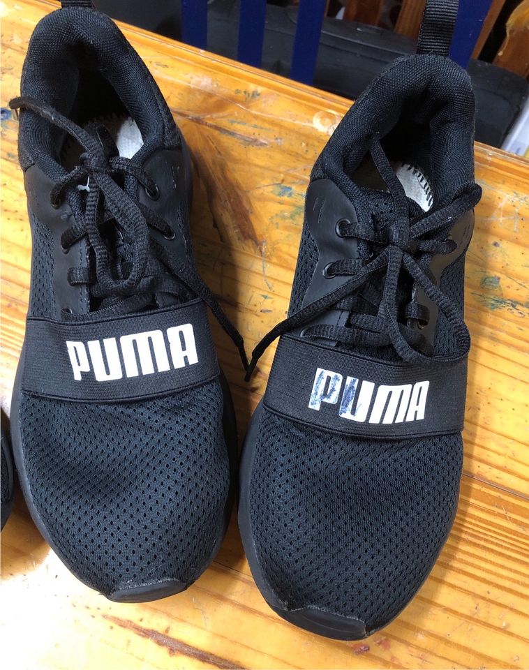 Puma Sportschuhe 39 *zwei Paar* in Kiel