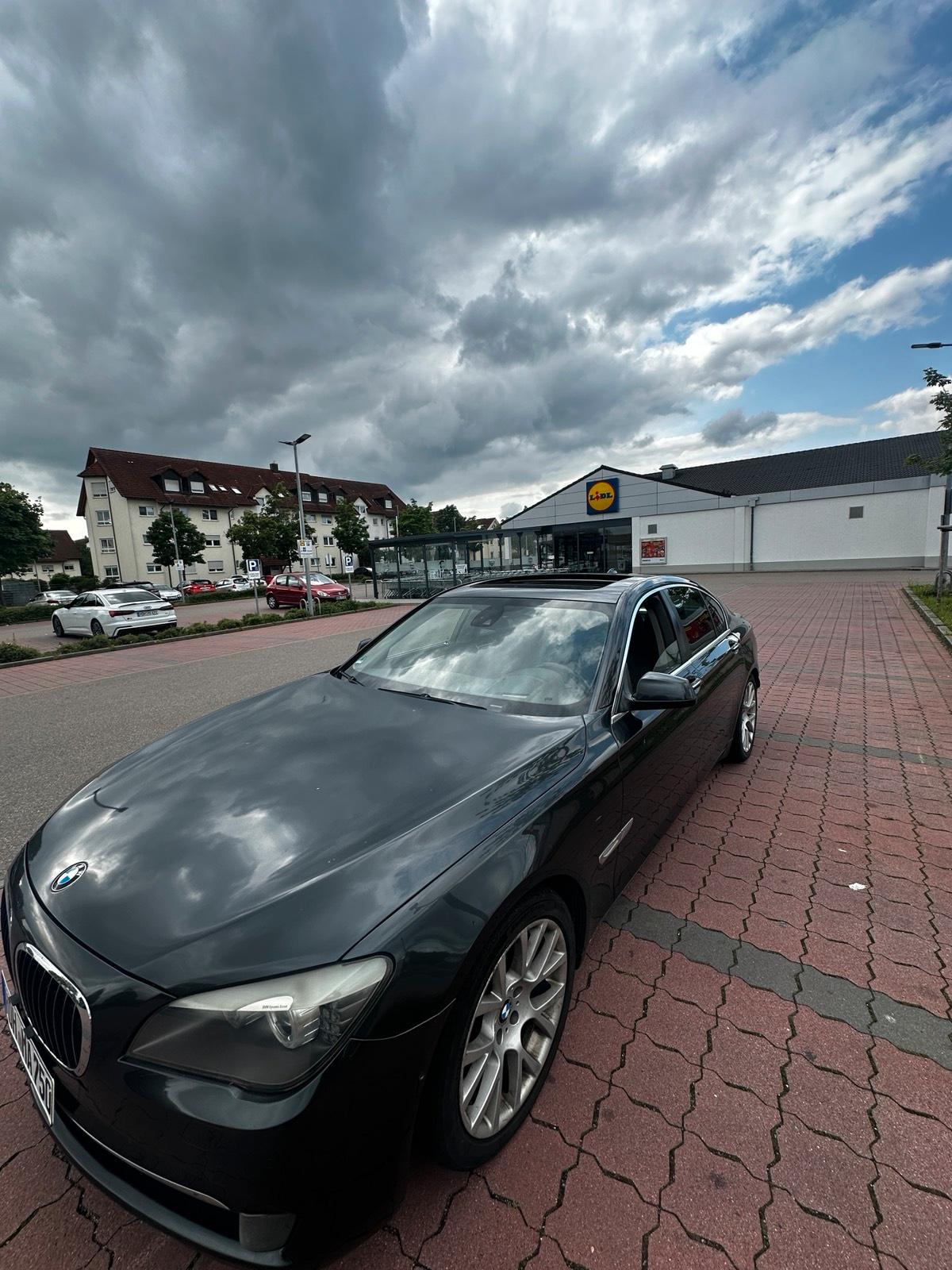 Abbildung des Autos Bmw 750i f01 2008
