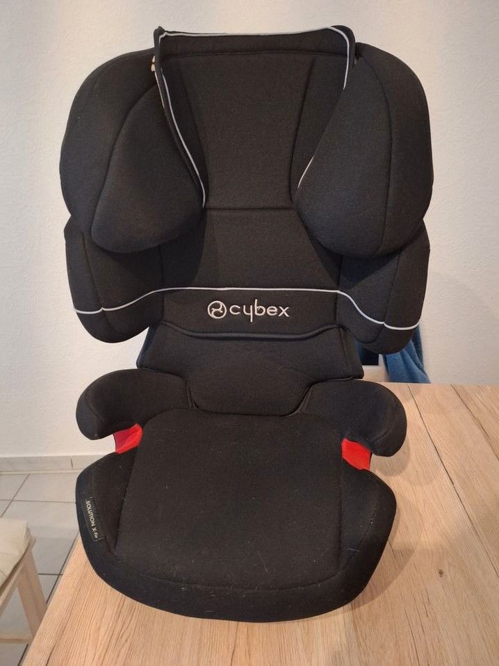 Kindersitz "Cybex X-Fix" + Schutzmatte in Herne