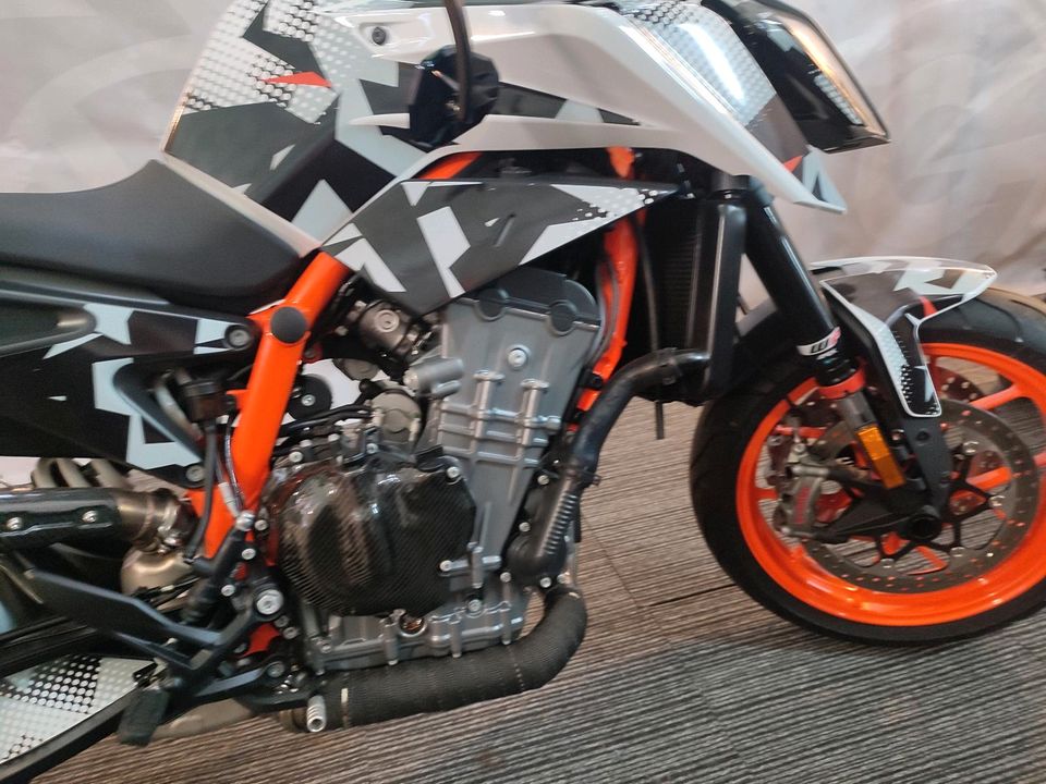 KTM 890 Duke R Dekor IX Race Finanzierung möglich in Hainichen