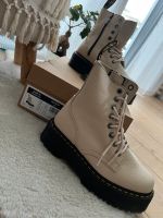 Dr. Martens Jadon III Beige - Schwarz Größe 39 Plateau Boots Bayern - Augsburg Vorschau