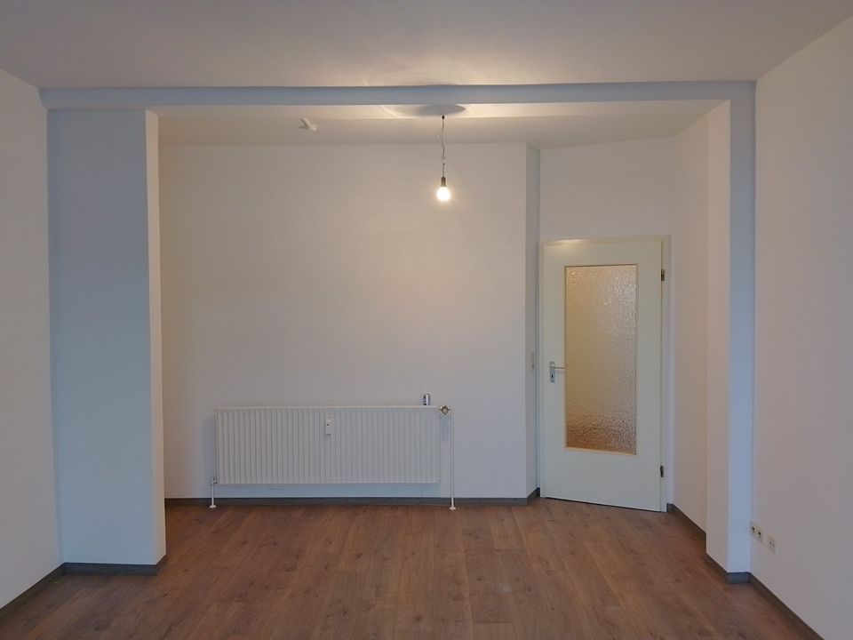 Anfragen NUR per E-Mail. Große, renovierte, sonnige 3-Zi-Wohnung mit perfektem Grundriss. in Bremerhaven