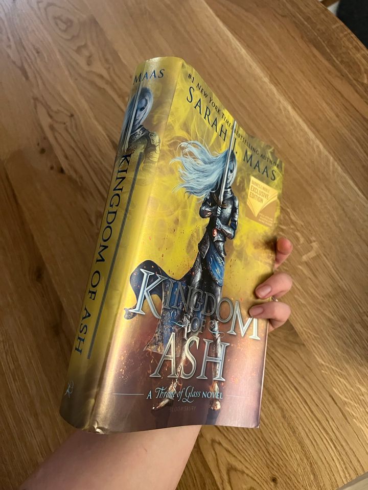 Kingdom of Ash Barnes and Noble Exclusive in Adlkofen