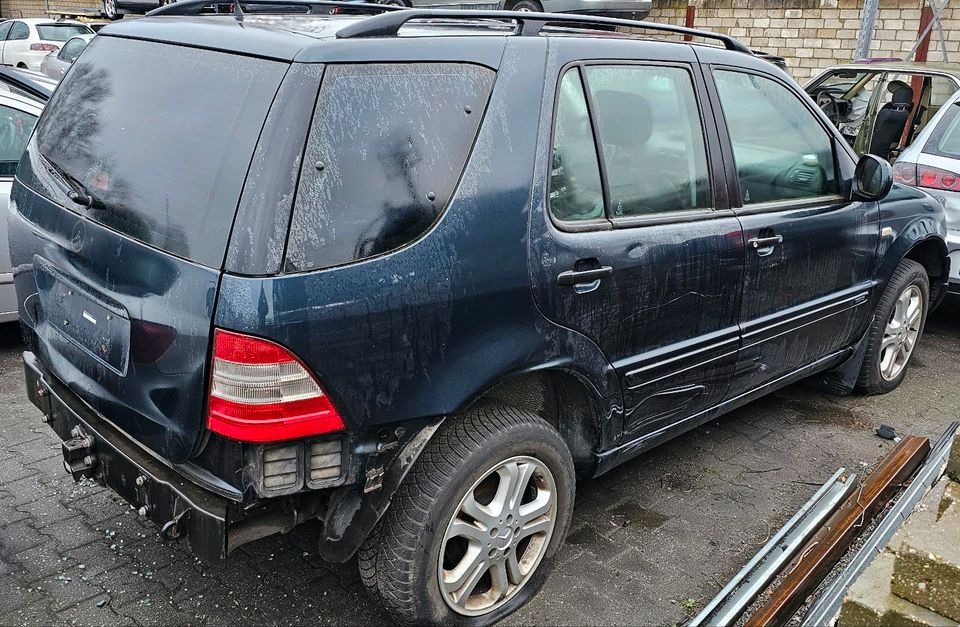 Mercedes ML 320 W163 Kofferraum Motor Haube Stoßstange Alufelgen in Mülheim (Ruhr)