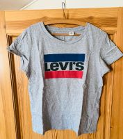 Levis T-Shirt Damen Top Größe M / 38 Grau Wie Neu Sommermode Thüringen - Erfurt Vorschau