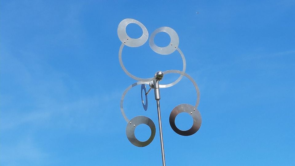 Windspiel / Windrad "S" aus Edelstahl und Aluminium in Bötzingen