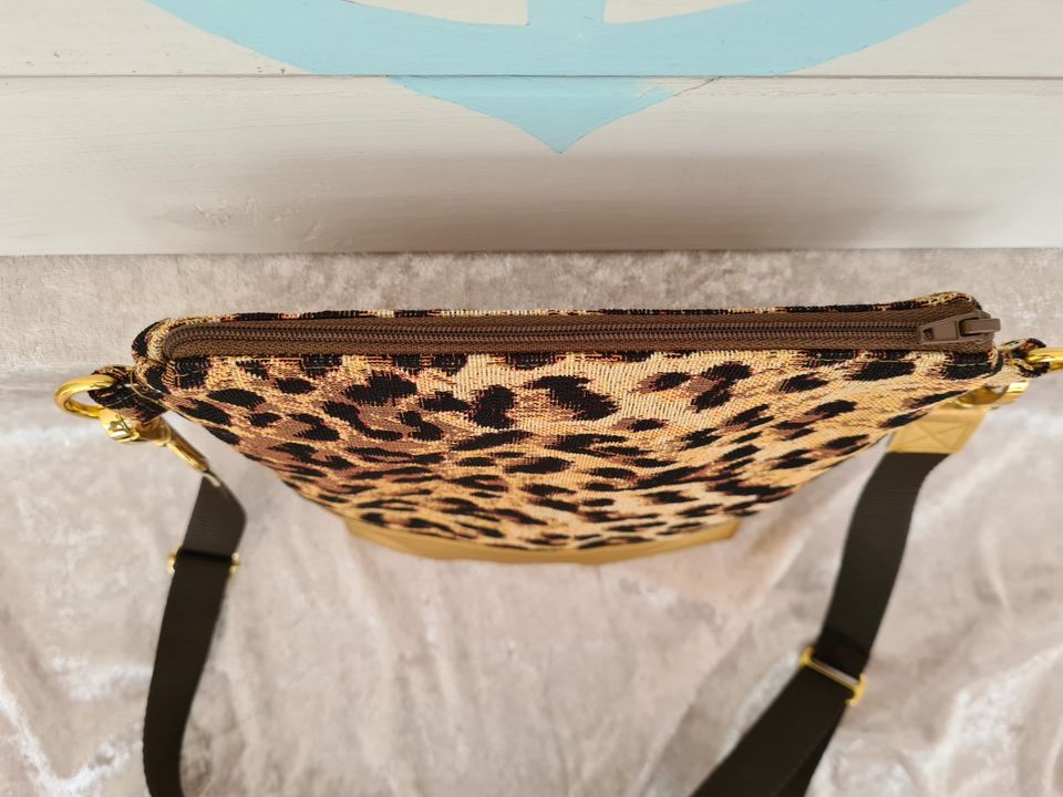 Umhängetasche „Steffi“ Leopard / Gurtbandtasche / Schultertasche in Hamburg