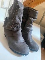 Stiefel mit Keilabsatz Gr. 38 Niedersachsen - Hornburg Vorschau