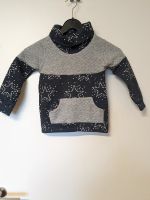 Handmade Rollkragen Pullover Größe 104 Grau Sterne Sweat Langarm Nordrhein-Westfalen - Sundern (Sauerland) Vorschau