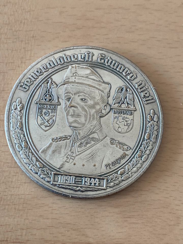 2.Weltkrieg/II-WK 1939-1945 General-Oberst Eduard Dietl Medaille in Korbach