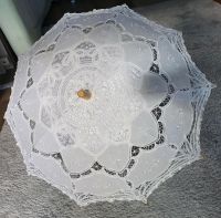 Stilvoller weißer Schirm aus Holz und Spitze für z.B. Hochzeit Leipzig - Gohlis-Mitte Vorschau