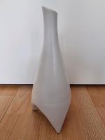 Hübsche Keramik Vase modern 3 Beine weiß Niedersachsen - Wilhelmshaven Vorschau