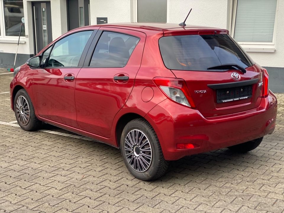 Toyota Yaris Cool 1 Hand Klima Orginal 12562 km in Achstetten