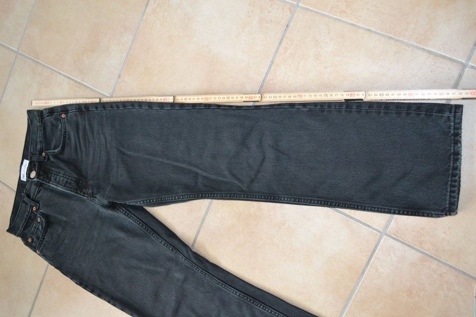 ZARA Jeans schwarz Gr. 32 XXS high waist Knöpfe wash out in Kiel