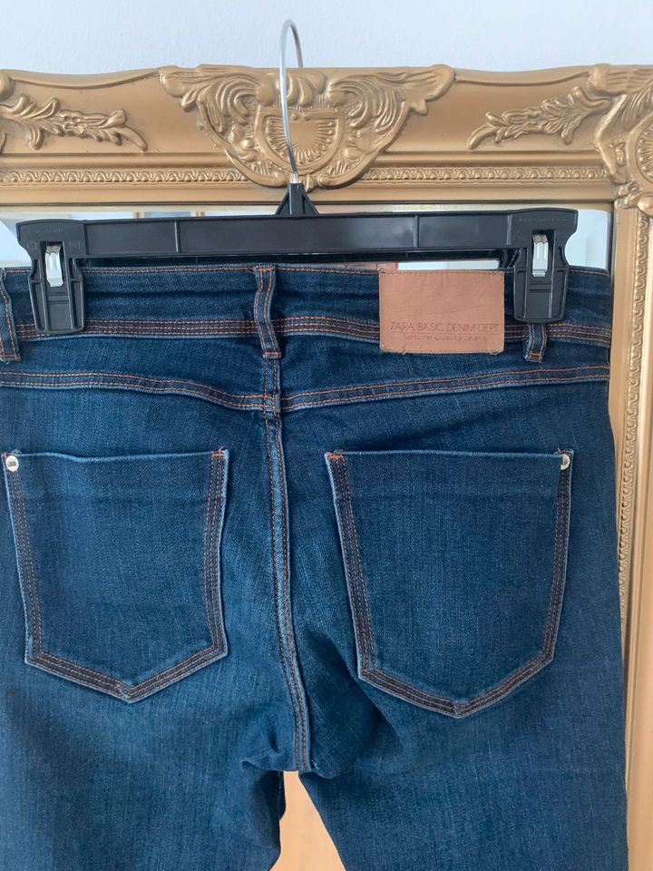 ZARA Röhre Jeans,slim/fit,Gr.36/S,Stretch,dunkel blau in München