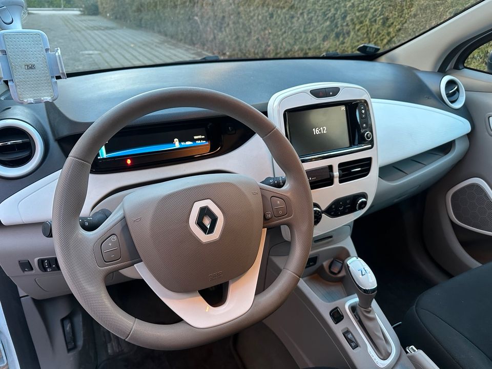 Renault Zoe Z.E.40 PDC Navi Kaufbatterie Digital Tacho MwSt in Kühlungsborn