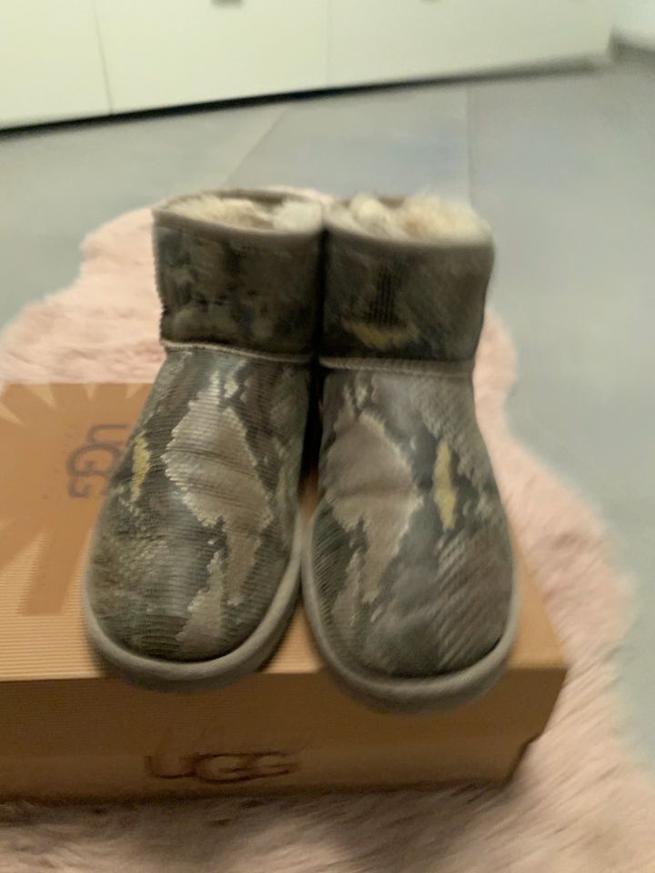 UGG Classic Mini Snake beige Gr. 38 in Dortmund