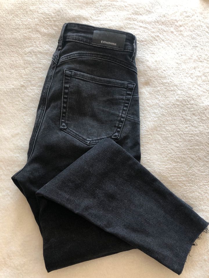 Jeans Hose - Stradivarius, Zara, Wrangler -5 paar - NEU in Centrum