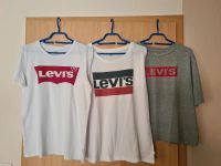 3 T-Shirts von Levi's für Damen in Gr. M  (2x weiß + 1x grau) Brandenburg - Ludwigsfelde Vorschau