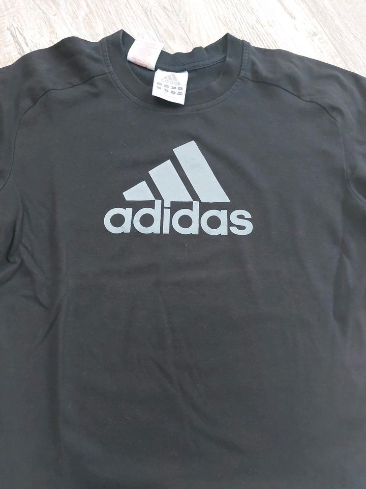 Adidas T-Shirt in Enkenbach-Alsenborn