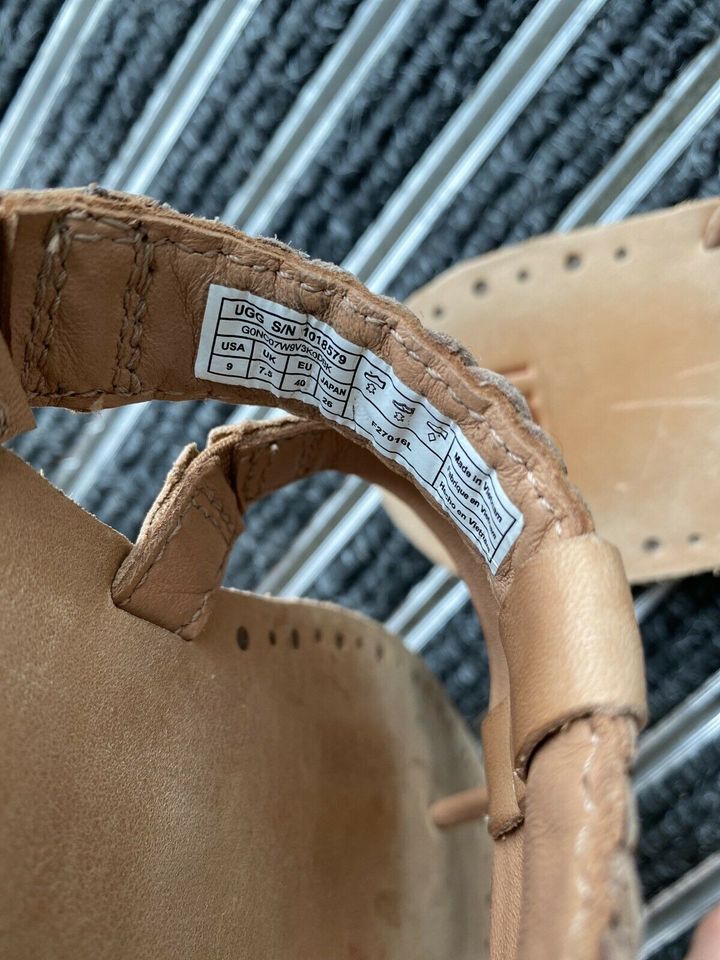 UGG Sandale Leder 40 wie neu Damen Sandale Original in Mainz