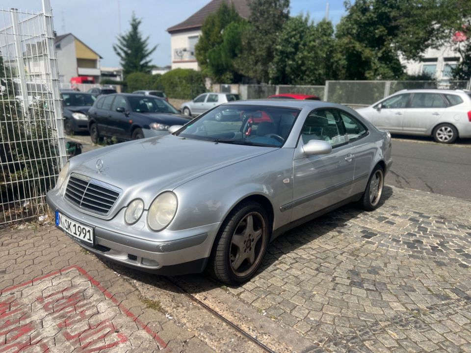 Mercedes-Benz CLK 320 AVANTGARDE in Nürnberg (Mittelfr)