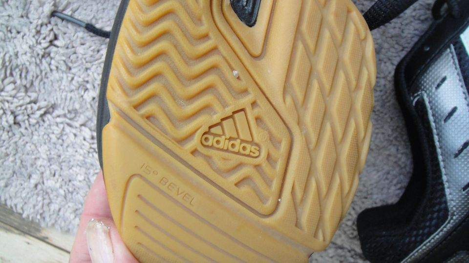 Adidas -Sportschuhe adiTUFF Gr 12 (entspricht Gr. 46) schwarz in Bad Camberg