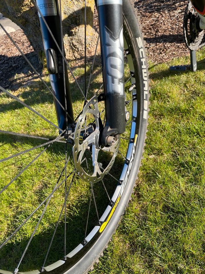 Stevens Juke Team 26Zoll RH 18 Herrenbike in weiß 27 Gang in Melbeck