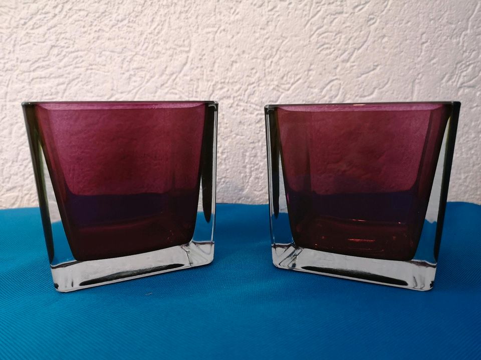 Zwei Windlichter in der Farbe Pflaume/dunkles Violet in Grafenau