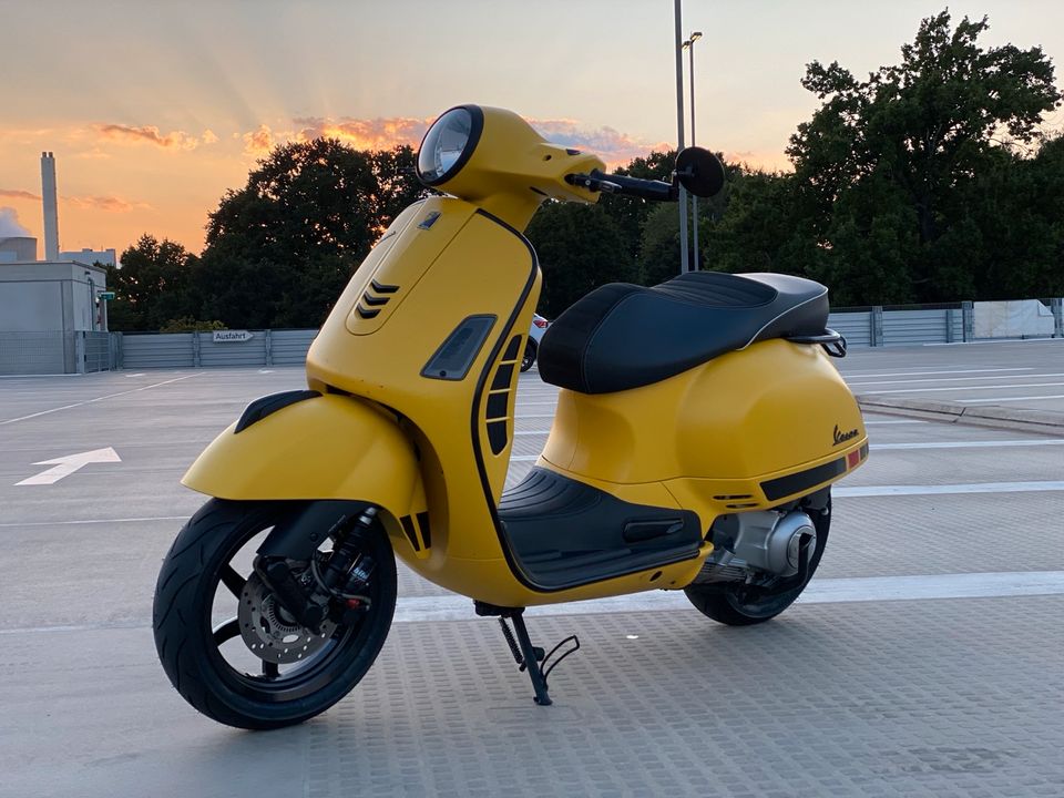 Vespa GTS 300 SuperSport gelb/matt in Gifhorn