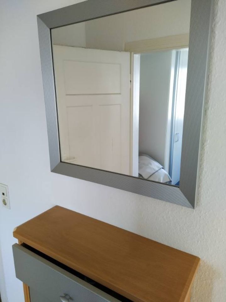 Super Spiegel Flur silber matt quadratisch oder Rundspiegel Bad in Wolfenbüttel