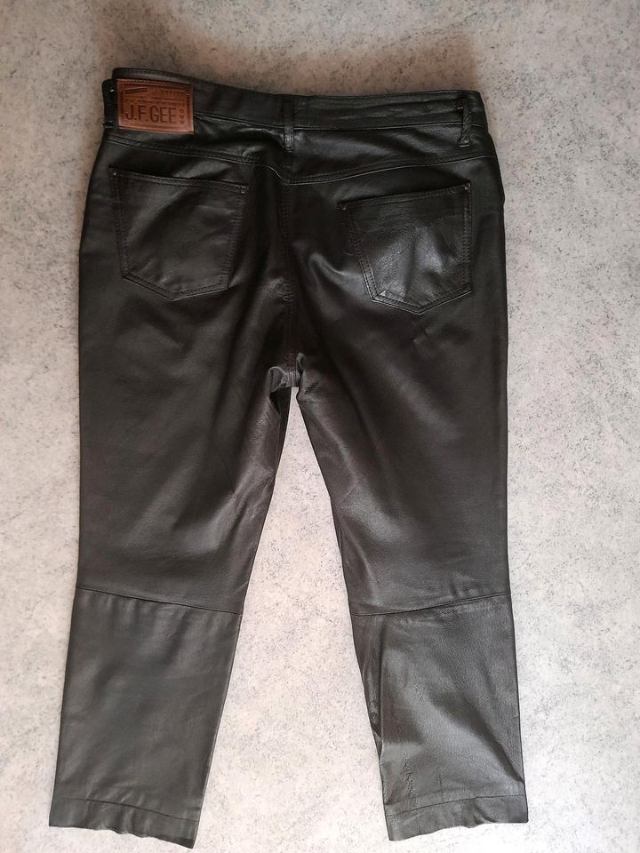 Braune unisex J.F.Gee Lederhose, Herrengr. 52, Damengr. ca. 44 in Abenberg