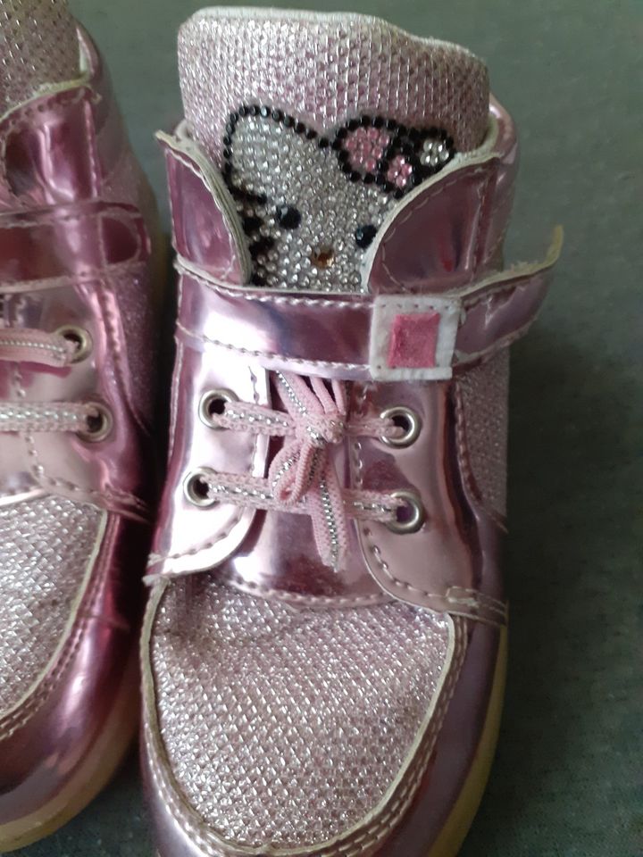 Mädchen Schuhe mit Hello Kitty in Gr. 30 in Südharz