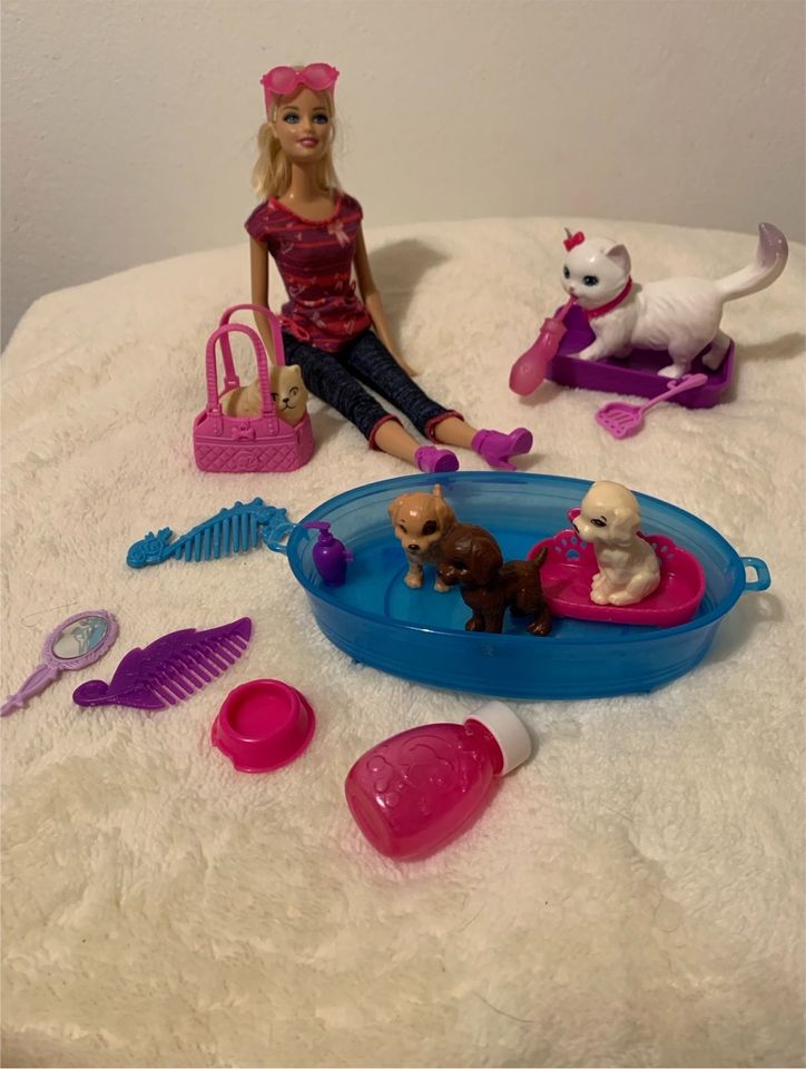 Tiersitterin Barbie Puppe mit Tieren in Traunstein