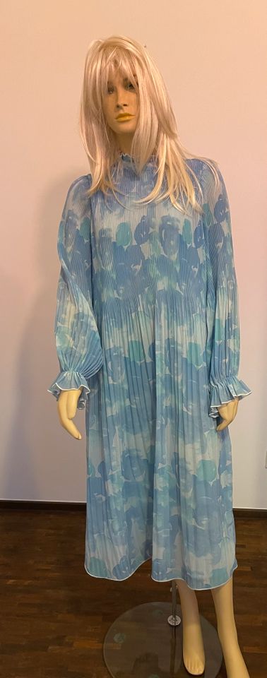 Langes, hellblaues Kleid von GIANNI, Größe 36 in Hilden