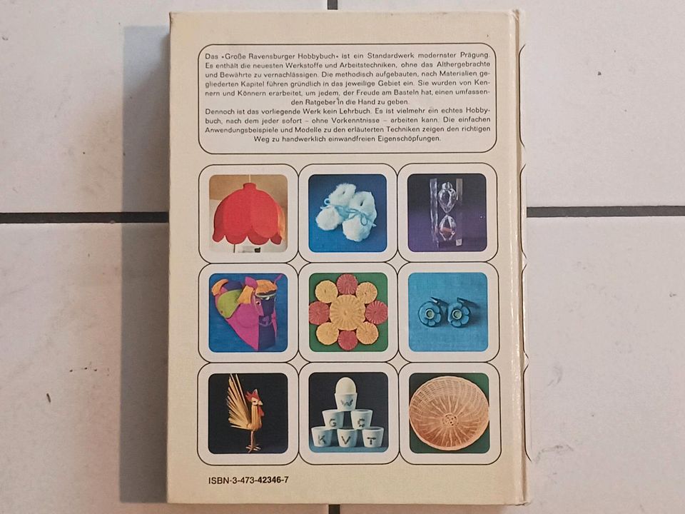 Antiquarisches Buch von 1970 "Das große Ravensburger Hobbybuch" in Edewecht