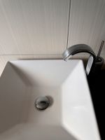 Badezimmer Möbel Spiegelschrank Waschtisch Badewanne Waschbecken Brandenburg - Cottbus Vorschau