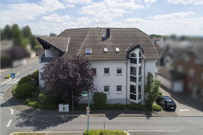 Sehr geräumige, modern geschnittene 5 Zimmer Wohnung mit 2 Balkonen - ideal für die Familie in Niederkassel