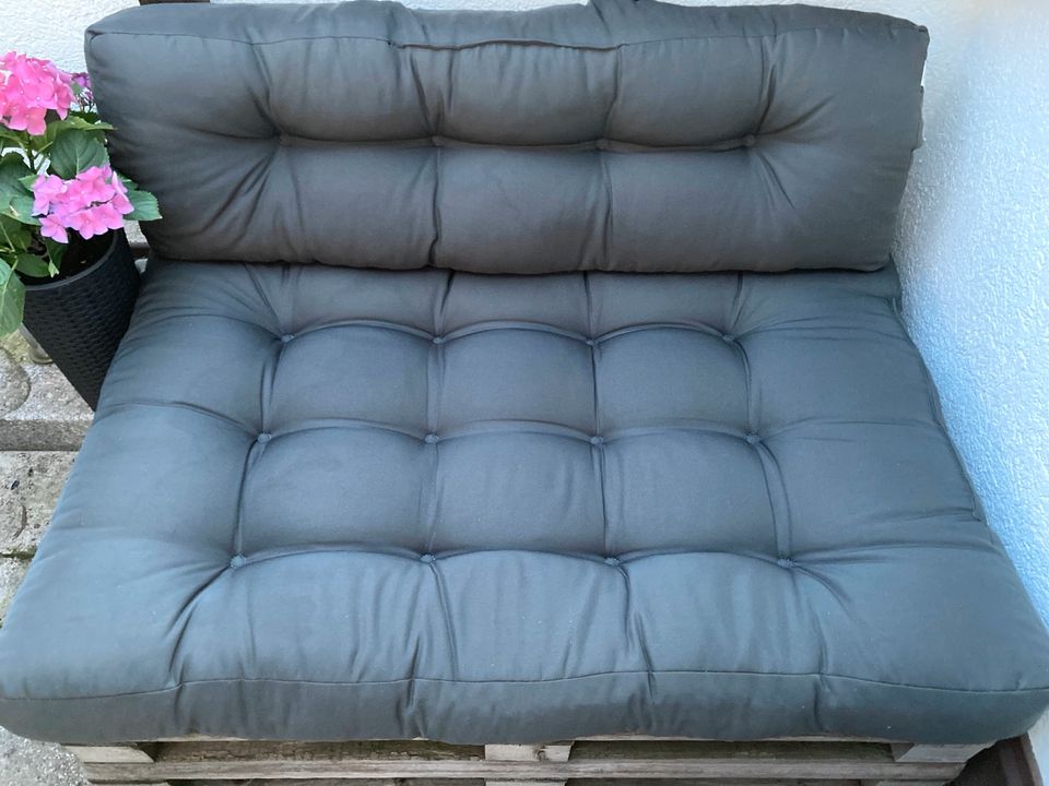 Paletten Lounge / Sofa / Sessel mit Polster in Tettnang