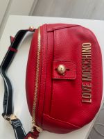 Cross bag love Moschino in rot Berlin - Charlottenburg Vorschau